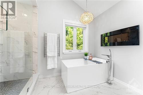 4232 Armitage Avenue, Ottawa, ON - Indoor Photo Showing Bathroom