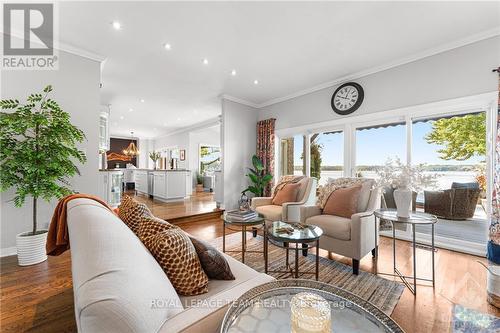 4232 Armitage Avenue, Ottawa, ON - Indoor Photo Showing Living Room