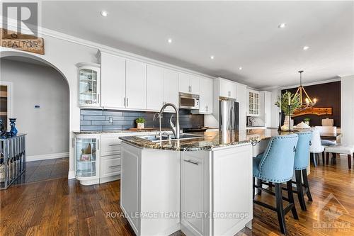 4232 Armitage Avenue, Ottawa, ON - Indoor Photo Showing Kitchen With Double Sink With Upgraded Kitchen