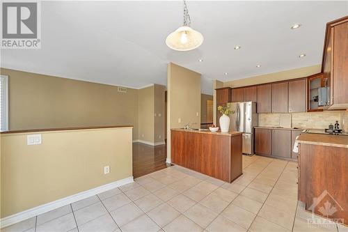 779 Fletcher Circle, Ottawa, ON - Indoor Photo Showing Kitchen