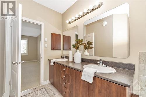 779 Fletcher Circle, Ottawa, ON - Indoor Photo Showing Bathroom