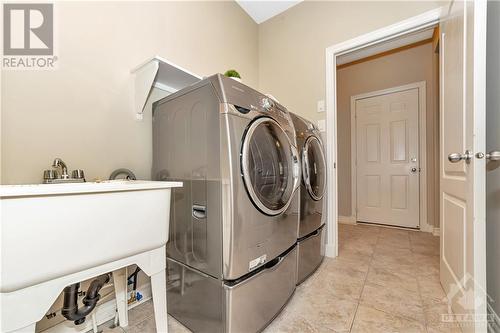 779 Fletcher Circle, Ottawa, ON - Indoor Photo Showing Laundry Room