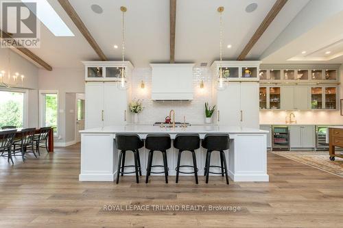 3045 Catherine Street, Thames Centre (Dorchester), ON - Indoor Photo Showing Kitchen With Upgraded Kitchen