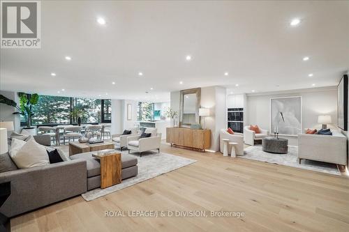 404 - 1166 Bay Street, Toronto (Bay Street Corridor), ON - Indoor Photo Showing Living Room