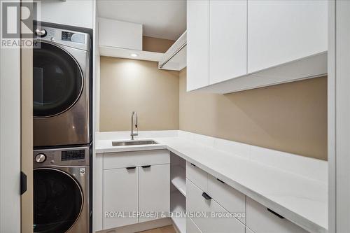 404 - 1166 Bay Street, Toronto (Bay Street Corridor), ON - Indoor Photo Showing Laundry Room