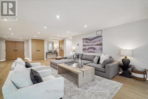 404 - 1166 Bay Street, Toronto (Bay Street Corridor), ON - Indoor Photo Showing Living Room