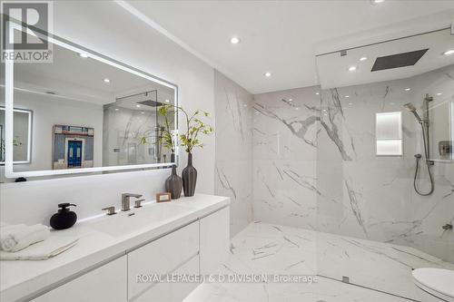 404 - 1166 Bay Street, Toronto, ON - Indoor Photo Showing Bathroom