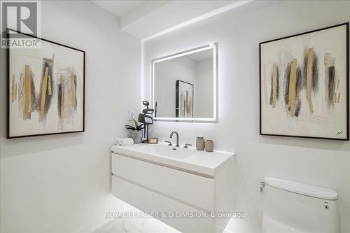 404 - 1166 Bay Street, Toronto, ON - Indoor Photo Showing Bathroom