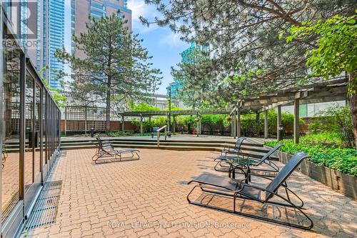 404 - 1166 Bay Street, Toronto, ON - Outdoor