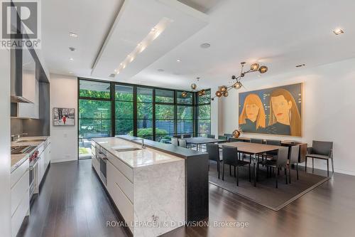 21 Stratheden Road, Toronto (Bridle Path-Sunnybrook-York Mills), ON - Indoor Photo Showing Kitchen