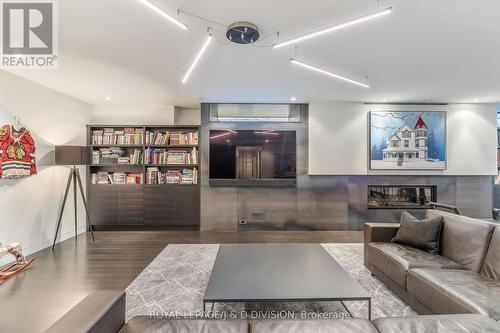 21 Stratheden Road, Toronto (Bridle Path-Sunnybrook-York Mills), ON - Indoor Photo Showing Living Room