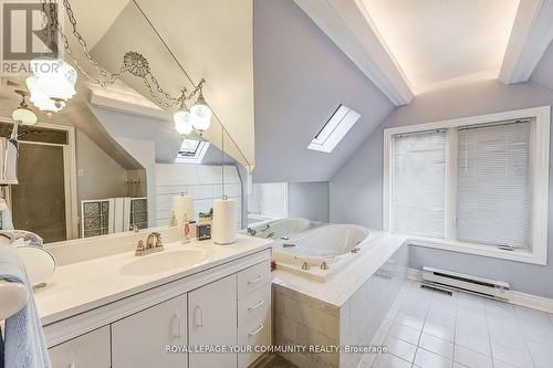 25 Alcaine Court, Markham, ON - Indoor Photo Showing Bathroom