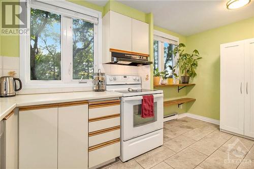 B - 6718 Jeanne D'Arc Boulevard, Orleans - Convent Glen And Area (2005 - Convent Glen North), ON - Indoor Photo Showing Kitchen