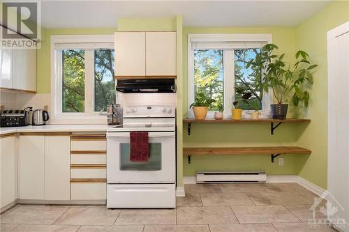 B - 6718 Jeanne D'Arc Boulevard, Orleans - Convent Glen And Area (2005 - Convent Glen North), ON - Indoor Photo Showing Kitchen