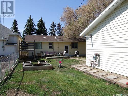 306 3Rd Avenue W, Leader, SK - Outdoor With Deck Patio Veranda