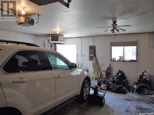 306 3Rd Avenue W, Leader, SK - Indoor Photo Showing Garage