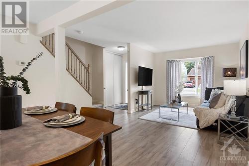 open concept living - 2560 Hunters Point Crescent, Ottawa, ON - Indoor Photo Showing Living Room