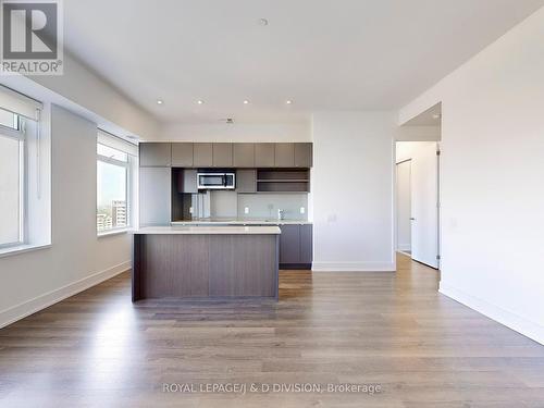 1221 - 111 St Clair Avenue W, Toronto, ON - Indoor Photo Showing Kitchen