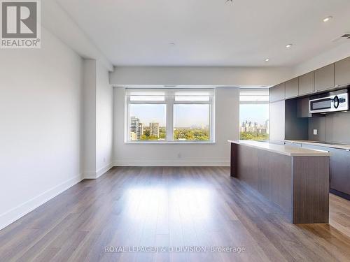 1221 - 111 St Clair Avenue W, Toronto, ON - Indoor Photo Showing Kitchen