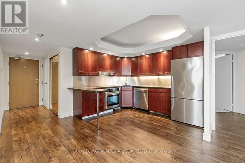 2014 - 1001 Bay Street, Toronto (Bay Street Corridor), ON - Indoor Photo Showing Kitchen With Stainless Steel Kitchen