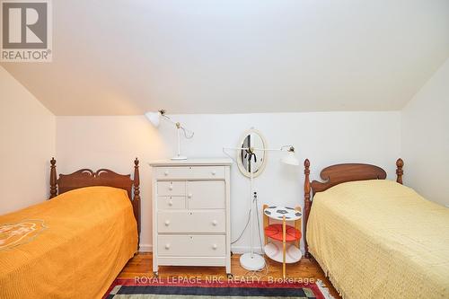 401 Maplewood Avenue, Fort Erie, ON - Indoor Photo Showing Bedroom