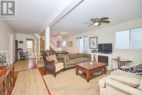 401 Maplewood Avenue, Fort Erie, ON - Indoor Photo Showing Living Room