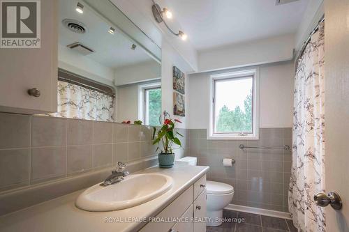 200 Riverside Parkway, Quinte West, ON - Indoor Photo Showing Bathroom