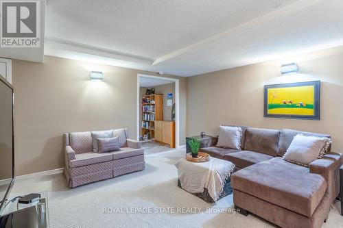 19 - 3230 New Street, Burlington (Roseland), ON - Indoor Photo Showing Living Room