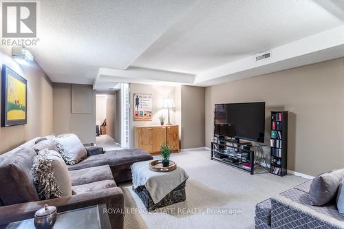 19 - 3230 New Street, Burlington (Roseland), ON - Indoor Photo Showing Living Room