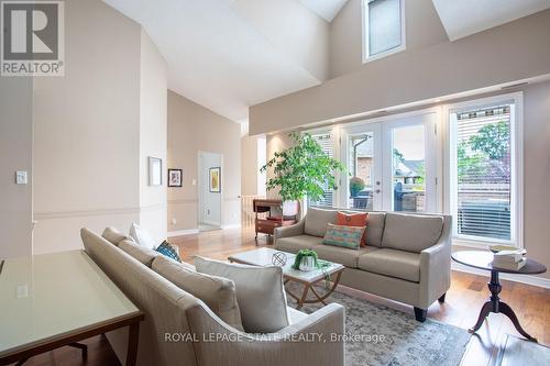 19 - 3230 New Street, Burlington, ON - Indoor Photo Showing Living Room