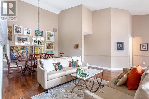 19 - 3230 New Street, Burlington (Roseland), ON - Indoor Photo Showing Living Room