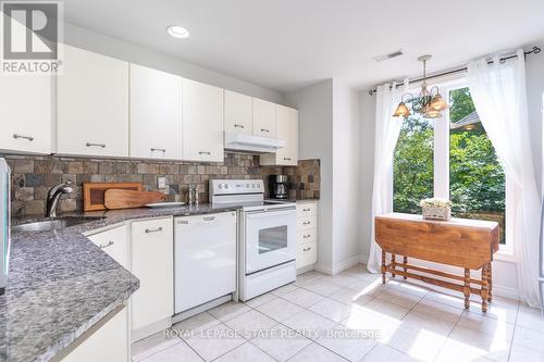 19 - 3230 New Street, Burlington, ON - Indoor Photo Showing Kitchen