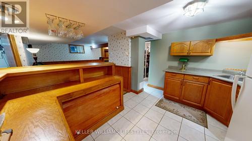 214 Buckingham Street, London, ON - Indoor Photo Showing Kitchen