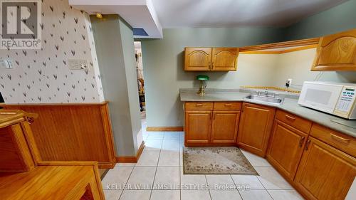 214 Buckingham Street, London, ON - Indoor Photo Showing Kitchen