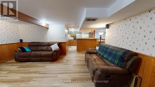 214 Buckingham Street, London, ON - Indoor Photo Showing Living Room