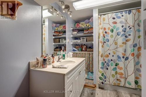 214 Buckingham Street, London, ON - Indoor Photo Showing Bathroom