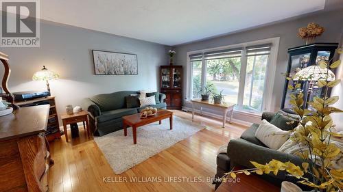 214 Buckingham Street, London, ON - Indoor Photo Showing Living Room