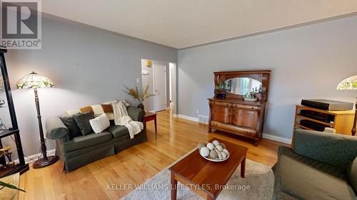 214 Buckingham Street, London, ON - Indoor Photo Showing Living Room