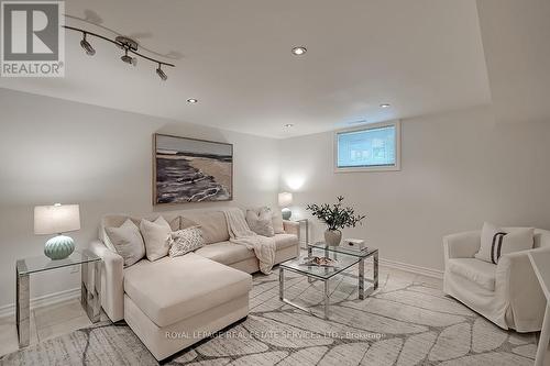 270 Felan Avenue, Oakville, ON - Indoor Photo Showing Living Room