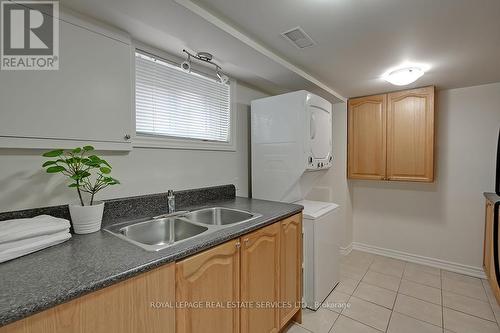 270 Felan Avenue, Oakville, ON - Indoor Photo Showing Kitchen With Double Sink