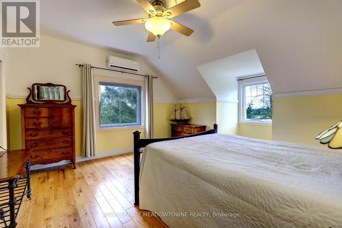 6824 10Th Line, New Tecumseth (Beeton), ON - Indoor Photo Showing Bedroom