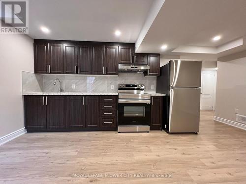 6936 Historic Trail W, Mississauga, ON - Indoor Photo Showing Kitchen With Stainless Steel Kitchen