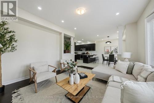 156 Newhouse Boulevard, Caledon, ON - Indoor Photo Showing Living Room