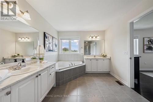 156 Newhouse Boulevard, Caledon, ON - Indoor Photo Showing Bathroom