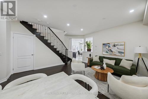 156 Newhouse Boulevard, Caledon, ON - Indoor Photo Showing Living Room