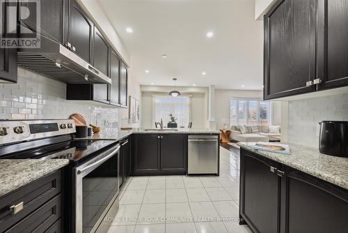 156 Newhouse Boulevard, Caledon, ON - Indoor Photo Showing Kitchen With Upgraded Kitchen