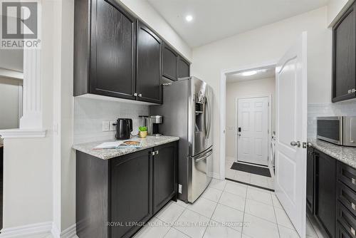 156 Newhouse Boulevard, Caledon, ON - Indoor Photo Showing Kitchen