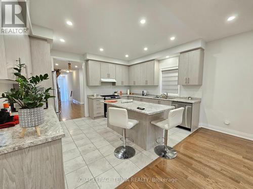 39 Dalbeattie Drive, Brampton (Bram West), ON - Indoor Photo Showing Kitchen With Upgraded Kitchen