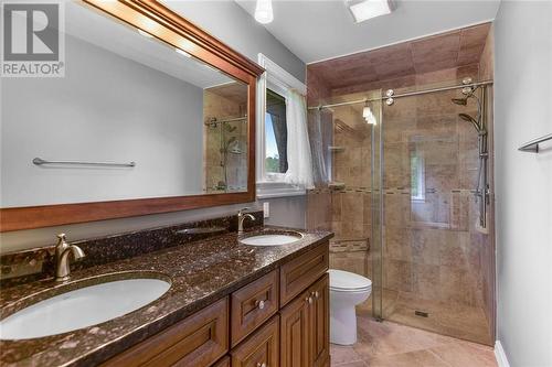 Primary ensuite - 614 Froom Road, Cardinal, ON - Indoor Photo Showing Bathroom