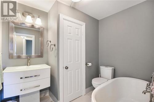 614 Froom Road, Cardinal, ON - Indoor Photo Showing Bathroom